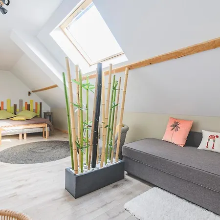 D'hotes Les Colombes Bed & Breakfast Montmort-Lucy