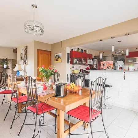 D'hotes Les Colombes Bed & Breakfast Montmort-Lucy