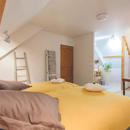 D'hotes Les Colombes Bed & Breakfast Montmort-Lucy